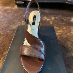 New- Never Worn: Reba Actress High Heel